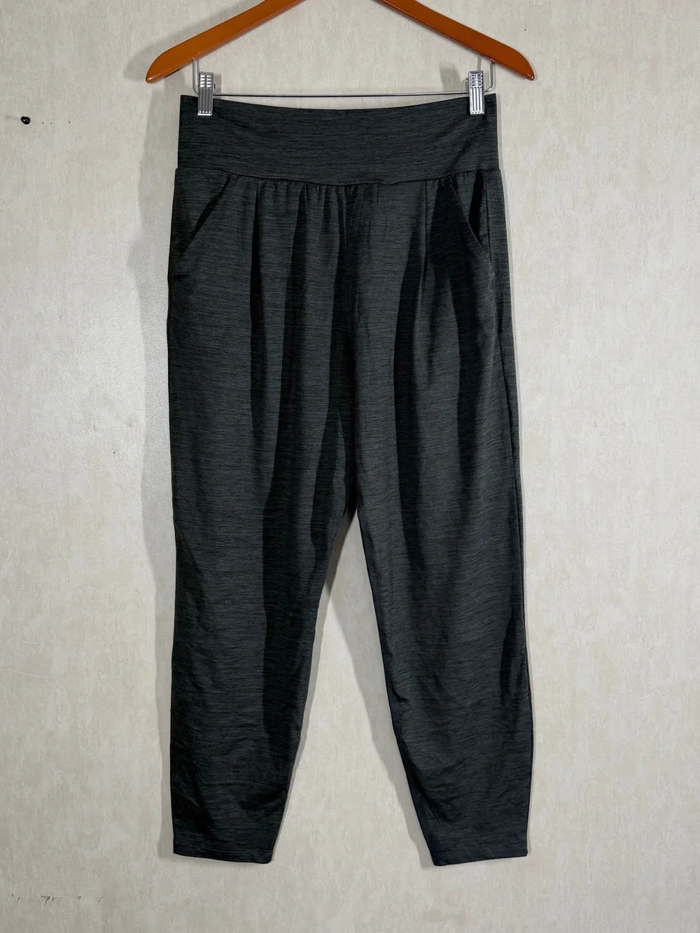 Vuori Women’s Lux At Ease Harem Pants High Rise Soft Jersey in Heather Gray M